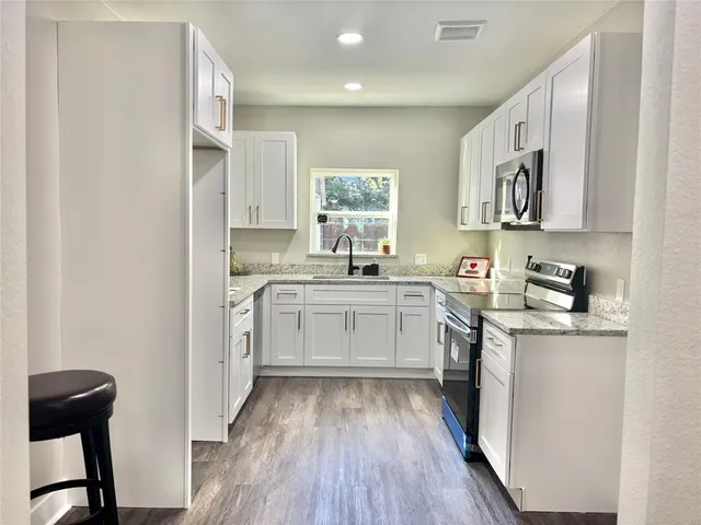 $2,300 | 1500 West Collin Street, Corsicana, TX 75110