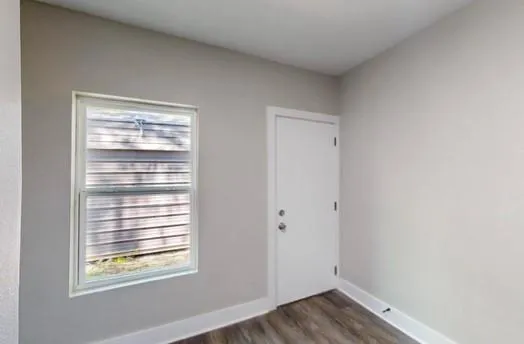 $2,300 | 1500 West Collin Street, Corsicana, TX 75110