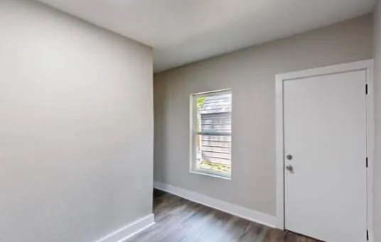 $2,300 | 1500 West Collin Street, Corsicana, TX 75110