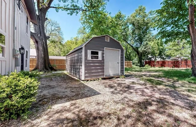 $2,300 | 1500 West Collin Street, Corsicana, TX 75110