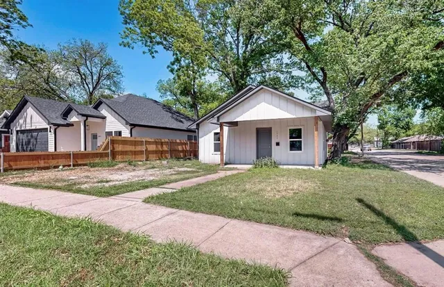 $2,300 | 1500 West Collin Street, Corsicana, TX 75110