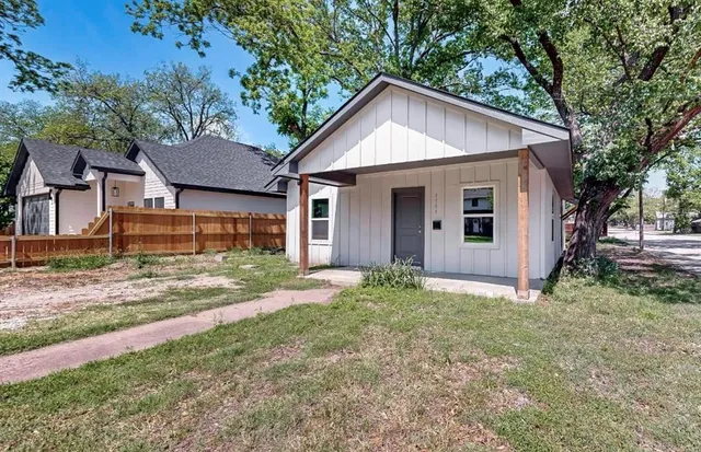 $2,300 | 1500 West Collin Street, Corsicana, TX 75110