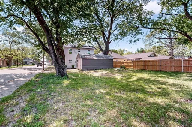 $2,300 | 1500 West Collin Street, Corsicana, TX 75110