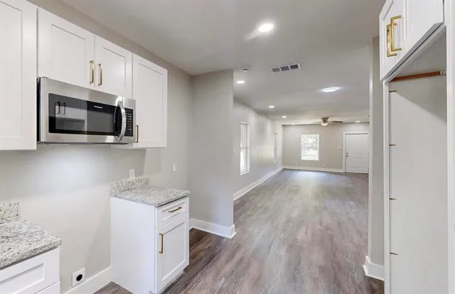 $2,300 | 1500 West Collin Street, Corsicana, TX 75110