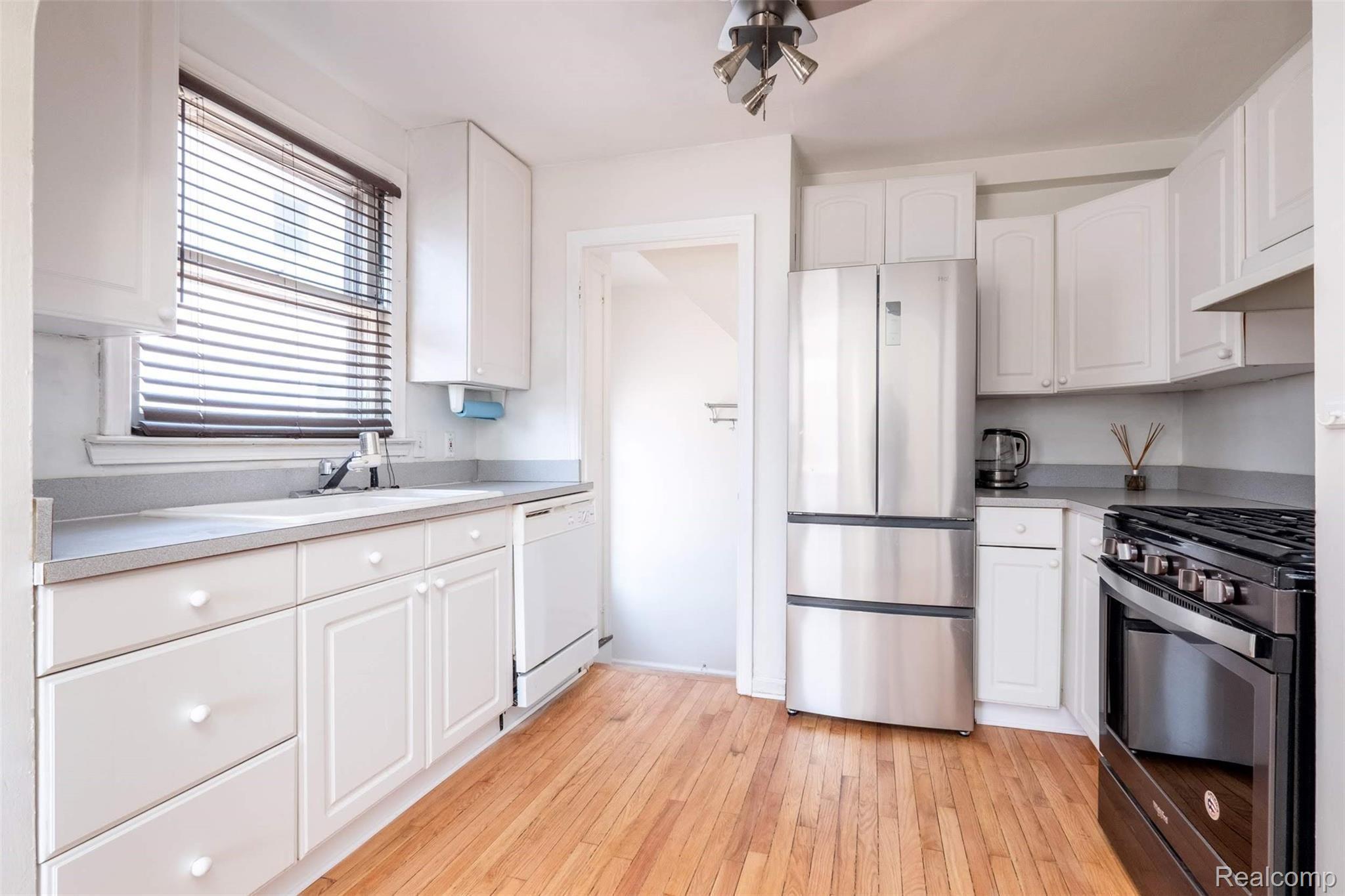 1784 Hampton Road Grosse Pointe, MI 48236 - Photo 11 of 33 1784 Hampton-11.jpg