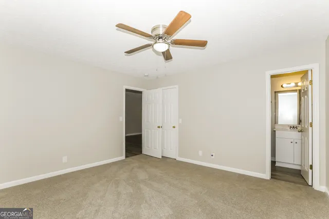 a view of room with ceiling fan