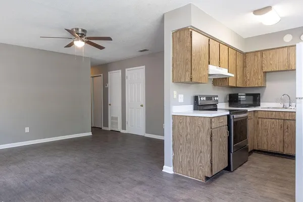 $1,275 | 832 East Indiana Avenue, DeLand, FL 32724