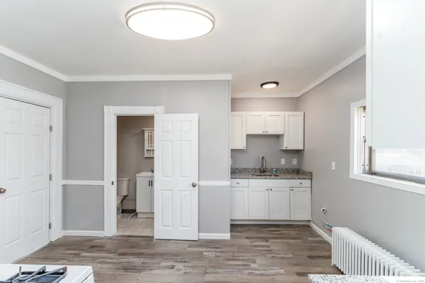 $1,800 | 67 Avon Avenue, Unit 2, Waterbury, CT 06708