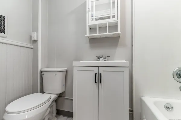 $1,800 | 67 Avon Avenue, Unit 2, Waterbury, CT 06708