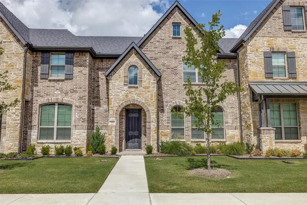 $379,900 | 7119 Buchanan Drive, Grand Prairie, TX 75054