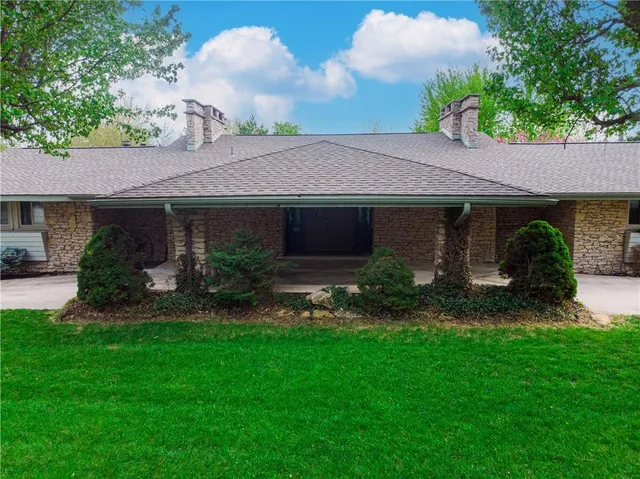 $1,999,999 | 2807 Northeast 78th Street, Kansas City, MO 64119