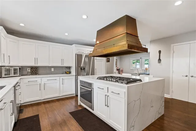 $1,999,999 | 2807 Northeast 78th Street, Kansas City, MO 64119