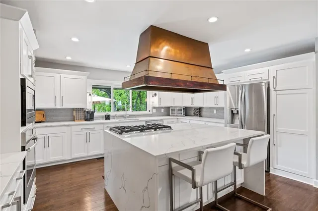 $1,999,999 | 2807 Northeast 78th Street, Kansas City, MO 64119