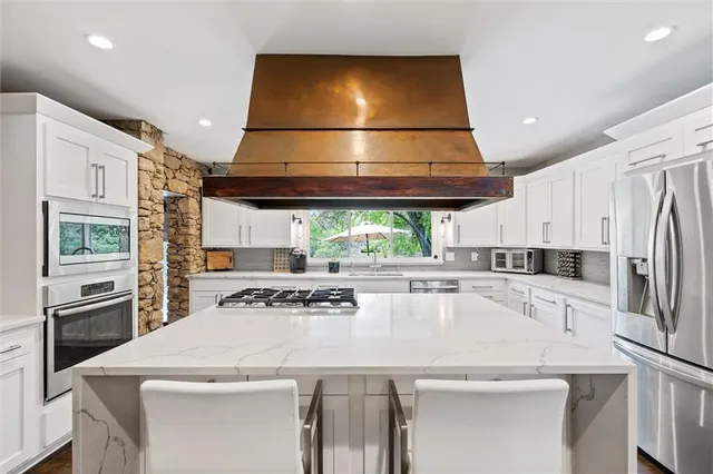 $1,999,999 | 2807 Northeast 78th Street, Kansas City, MO 64119