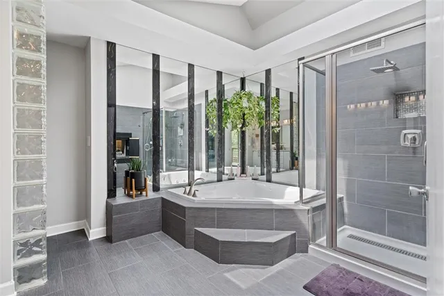 $1,999,999 | 2807 Northeast 78th Street, Kansas City, MO 64119