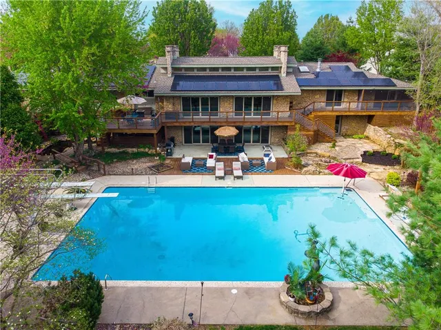 $1,999,999 | 2807 Northeast 78th Street, Kansas City, MO 64119