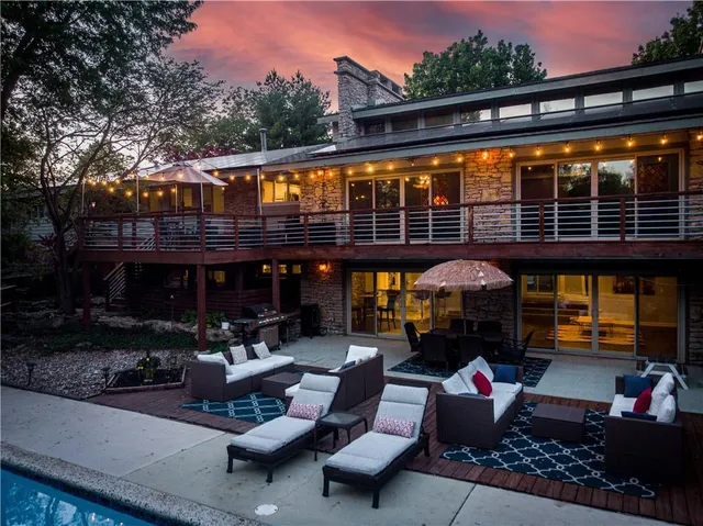 $1,999,999 | 2807 Northeast 78th Street, Kansas City, MO 64119