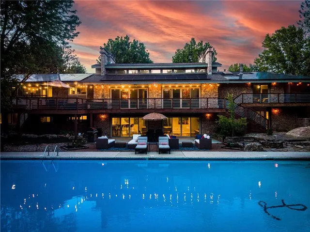 $1,999,999 | 2807 Northeast 78th Street, Kansas City, MO 64119