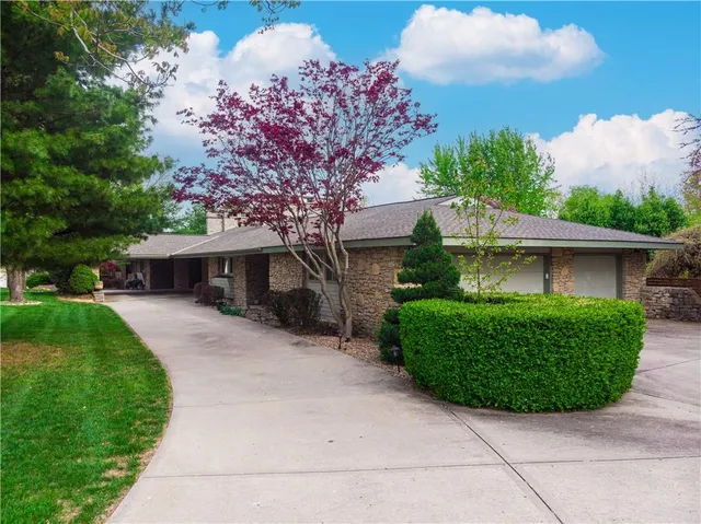 $1,999,999 | 2807 Northeast 78th Street, Kansas City, MO 64119