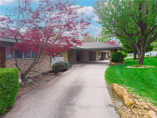 $1,999,999 | 2807 Northeast 78th Street, Kansas City, MO 64119