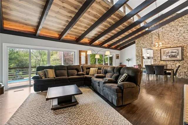 $1,999,999 | 2807 Northeast 78th Street, Kansas City, MO 64119