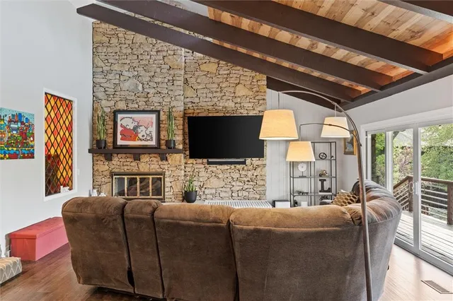 $1,999,999 | 2807 Northeast 78th Street, Kansas City, MO 64119