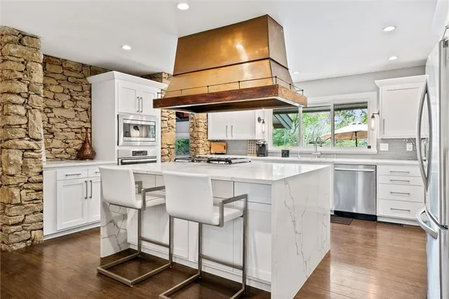 $1,999,999 | 2807 Northeast 78th Street, Kansas City, MO 64119