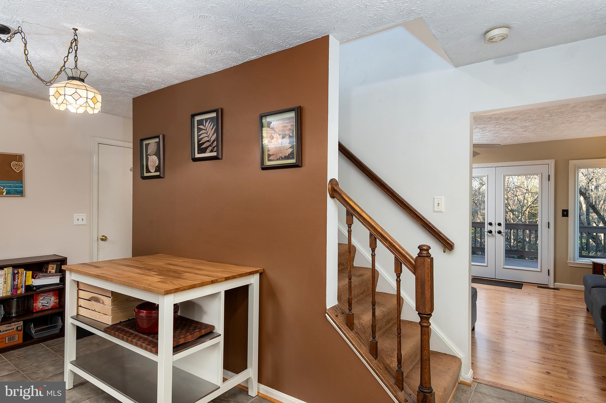 7532 Knoll Acres Road Hanover, MD 21076 - Photo 13 of 31 Steps to Upper Level