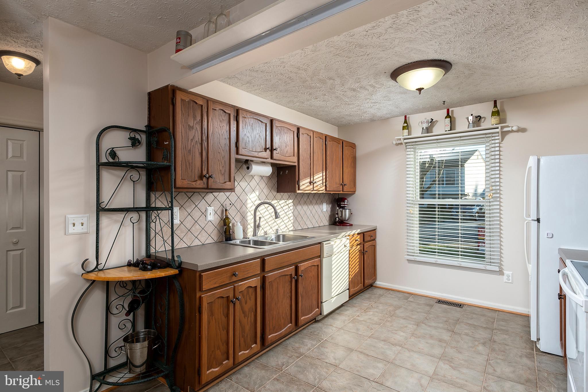 7532 Knoll Acres Road Hanover, MD 21076 - Photo 5 of 31 Kitchen