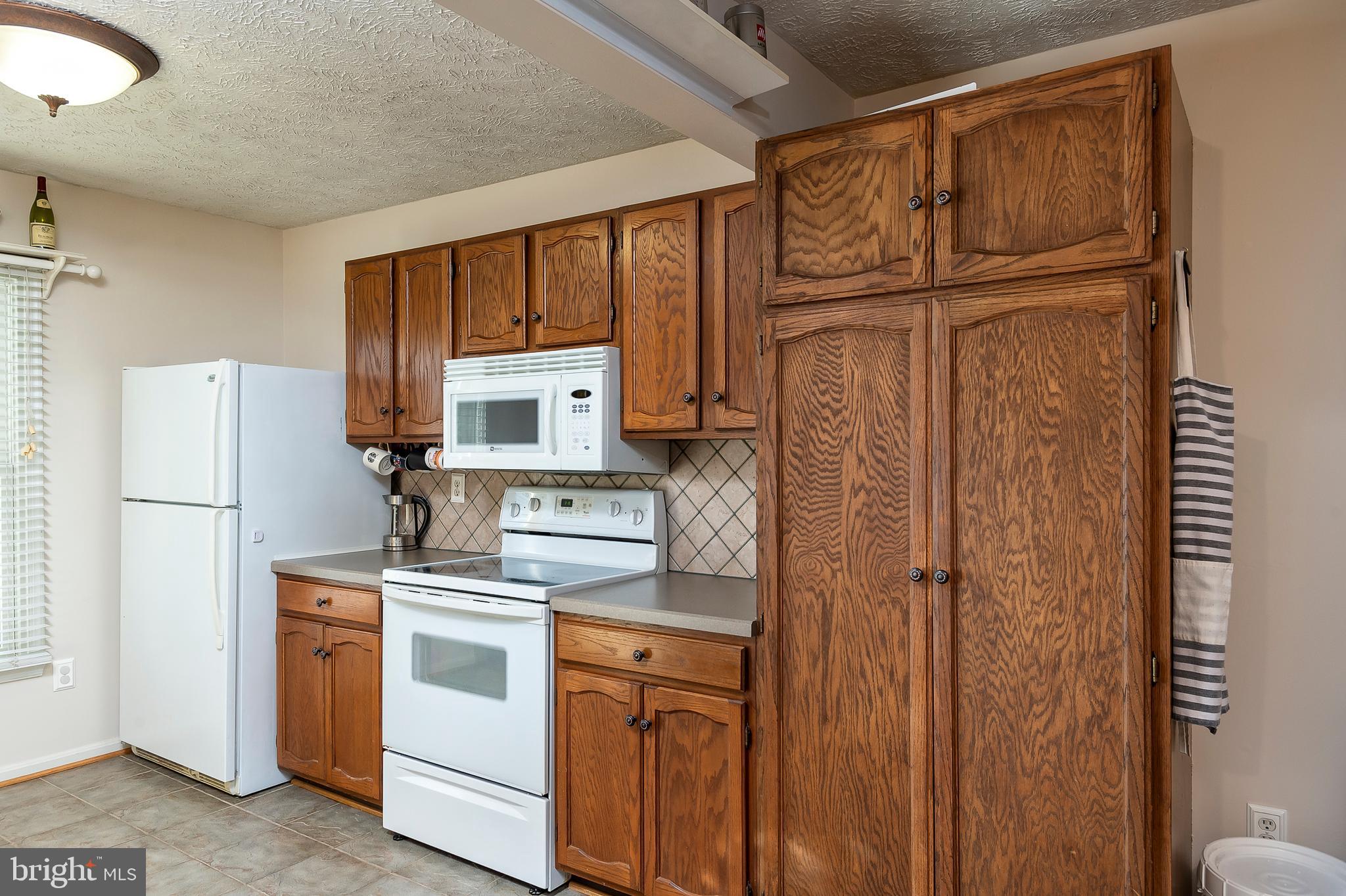 7532 Knoll Acres Road Hanover, MD 21076 - Photo 6 of 31 Kitchen (alt view)