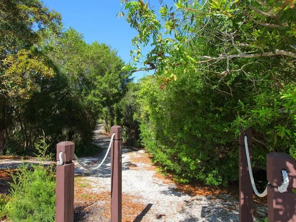 $305,000 | 1678 Starling Drive, Unit 102, Sarasota, FL 34231