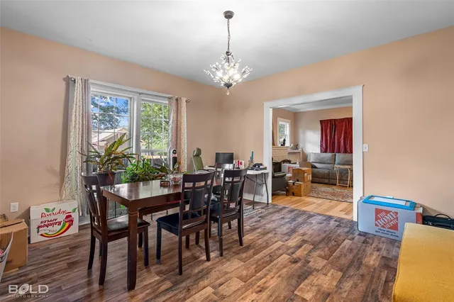 a view of a livingroom and dining room