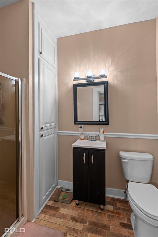 508 Chandler Street Minden, LA 71055 - Photo 26 of 35 a bathroom with a toilet sink and mirror