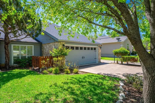 a view of a house with backyard and a tree
