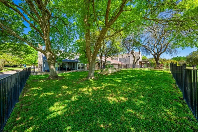 a view of a house with a backyard
