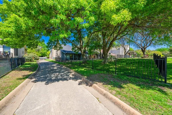 $400,000 | 530 Sand Bend Drive, Kerrville, TX 78028