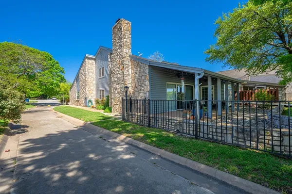 $400,000 | 530 Sand Bend Drive, Kerrville, TX 78028