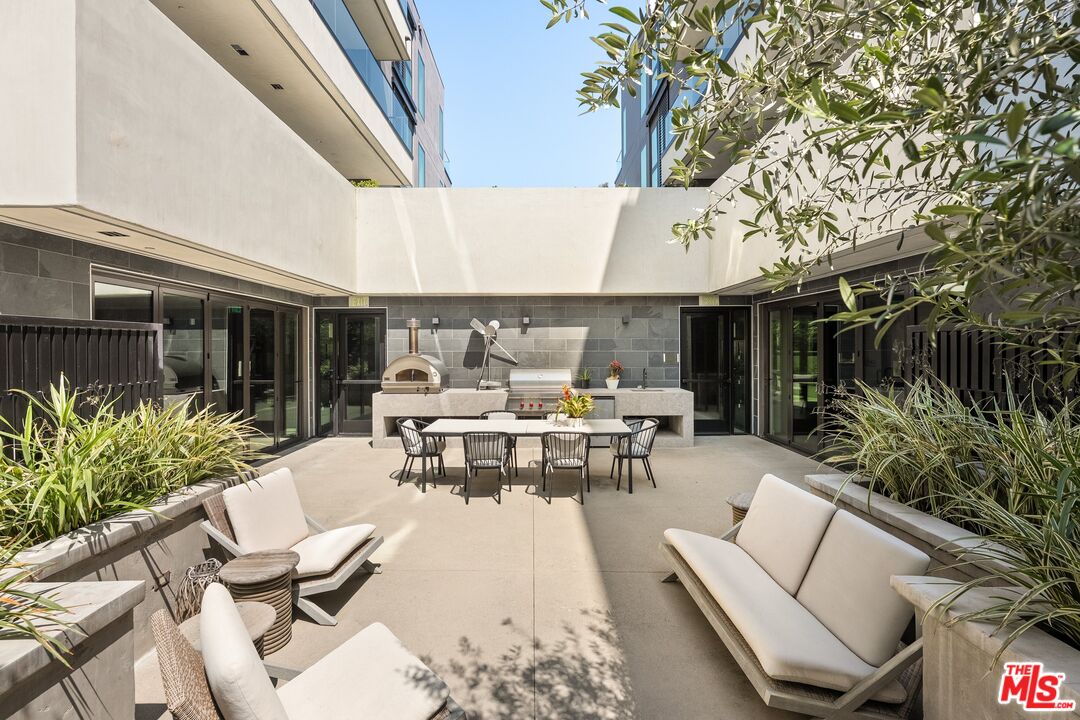 411 South Hamel Road, Unit 306 Los Angeles, CA 90048 - Photo 13 of 15