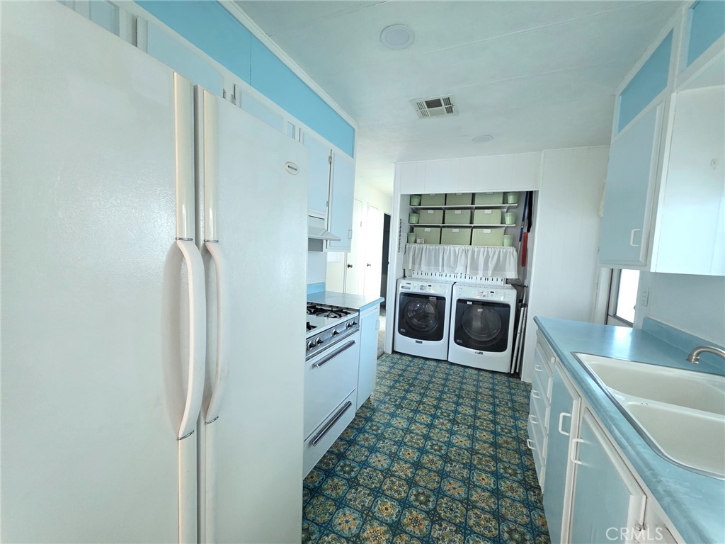 20806 Gridley Road, Unit 52 Lakewood, CA 90715 - Photo 25 of 51 a kitchen with a stove a refrigerator and a sink