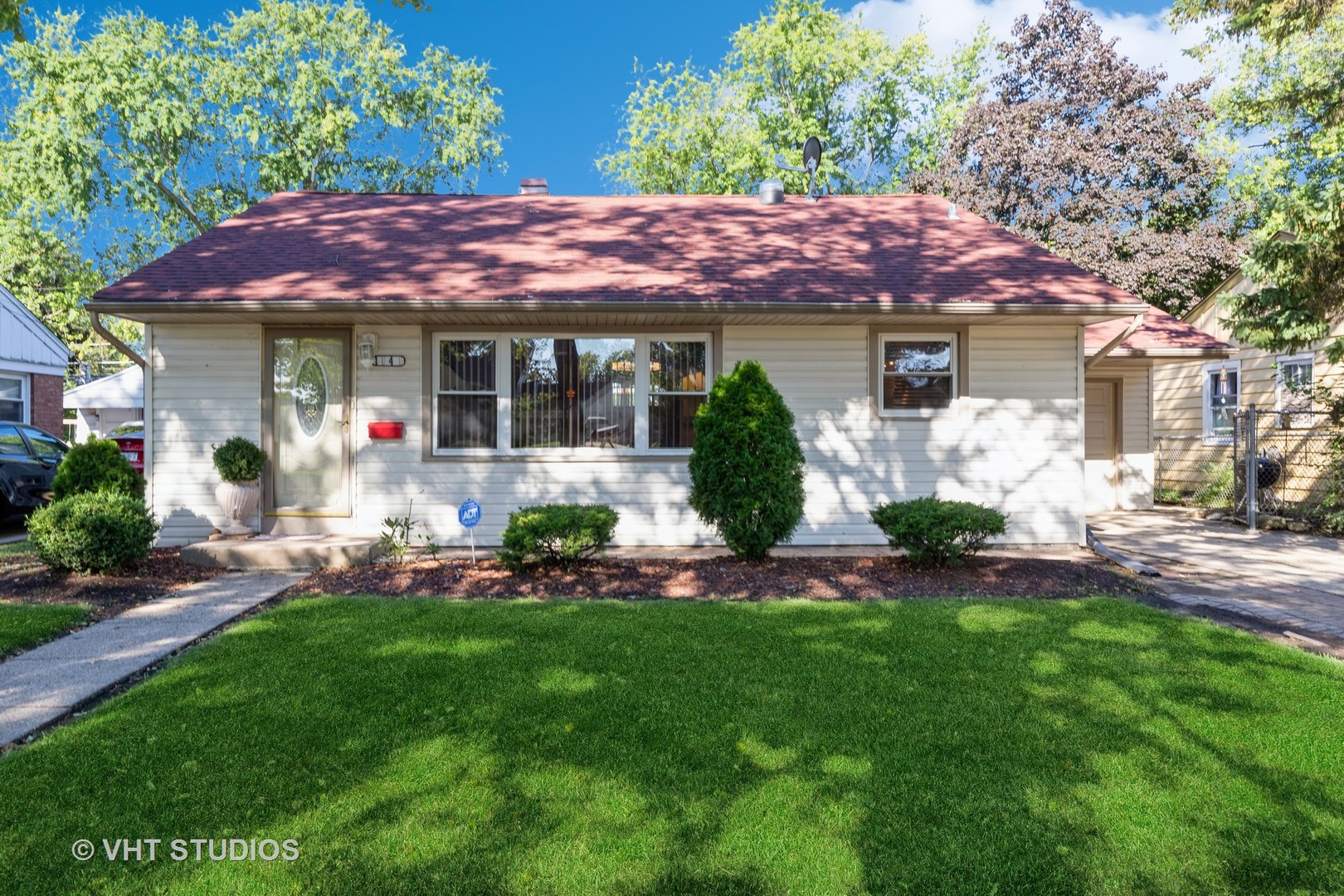 1040 South Wolf Road Des Plaines, IL 60016 - Photo 1 of 23 Gallery Image 1