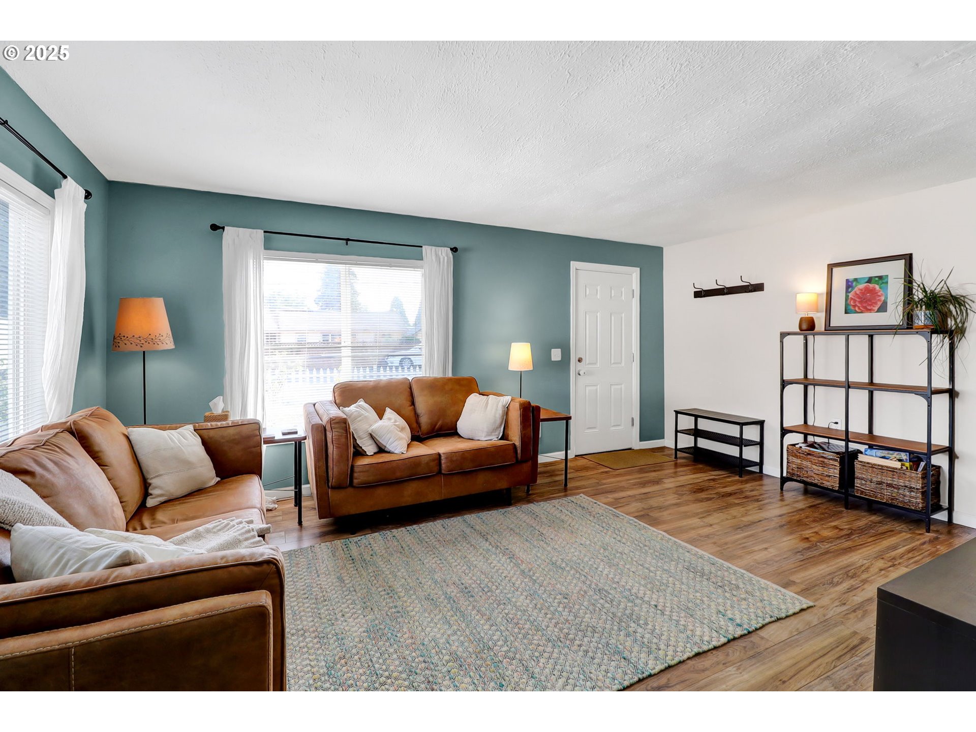 600 West N Street Springfield, OR 97477 - Photo 5 of 29 a living room with furniture and a window