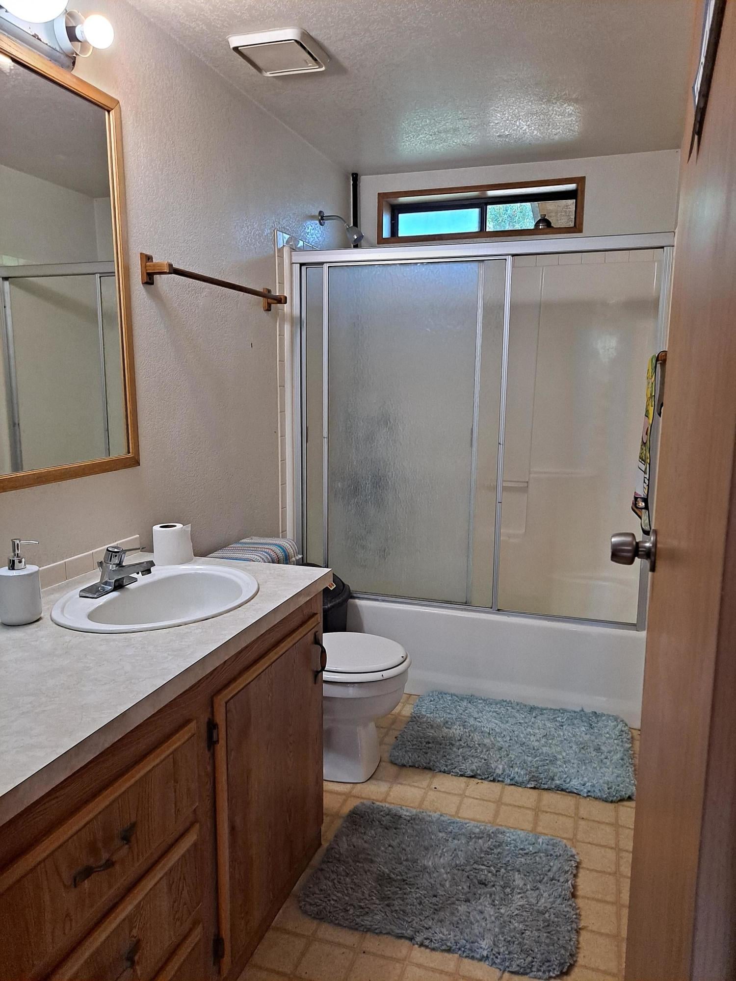 1230 Kincaid Road Williams, OR 97544 - Photo 22 of 36 Hall Bath