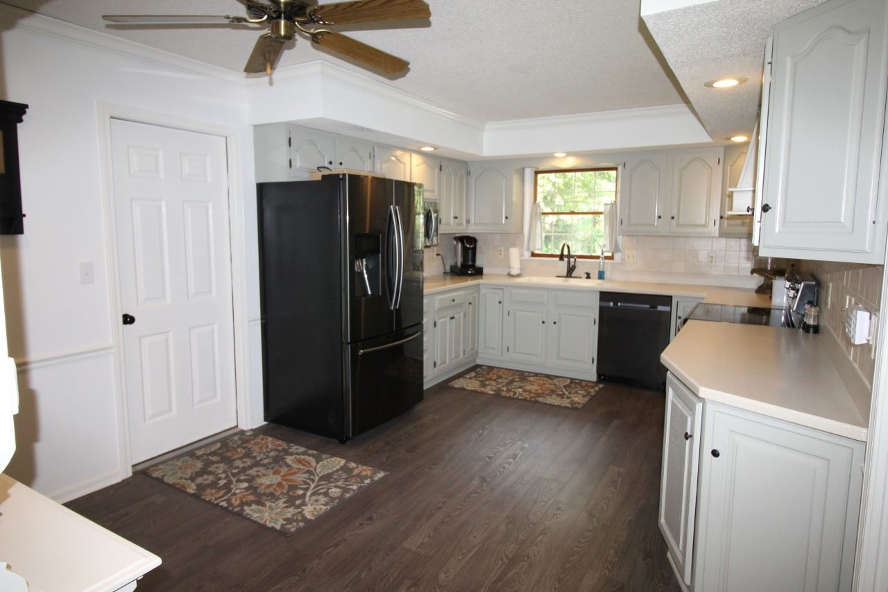 8344 Sharon Road Newburgh, IN 47630 - Photo 8 of 19 Gallery Image 8