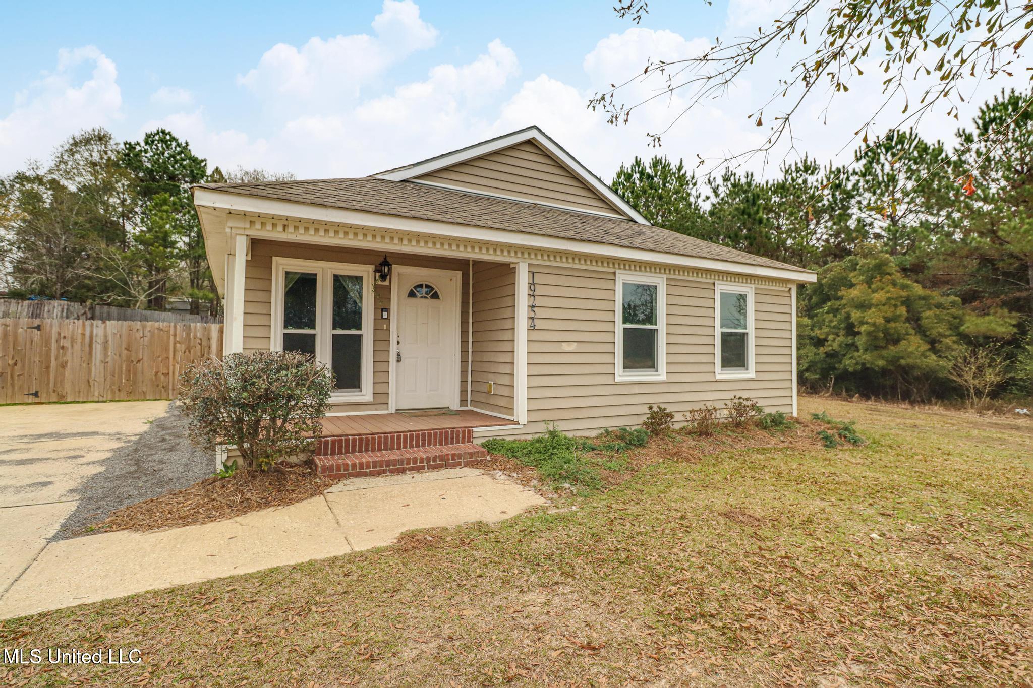 19254 North Clairmonte Street Saucier, MS 39574 - Photo 2 of 18 24s-2