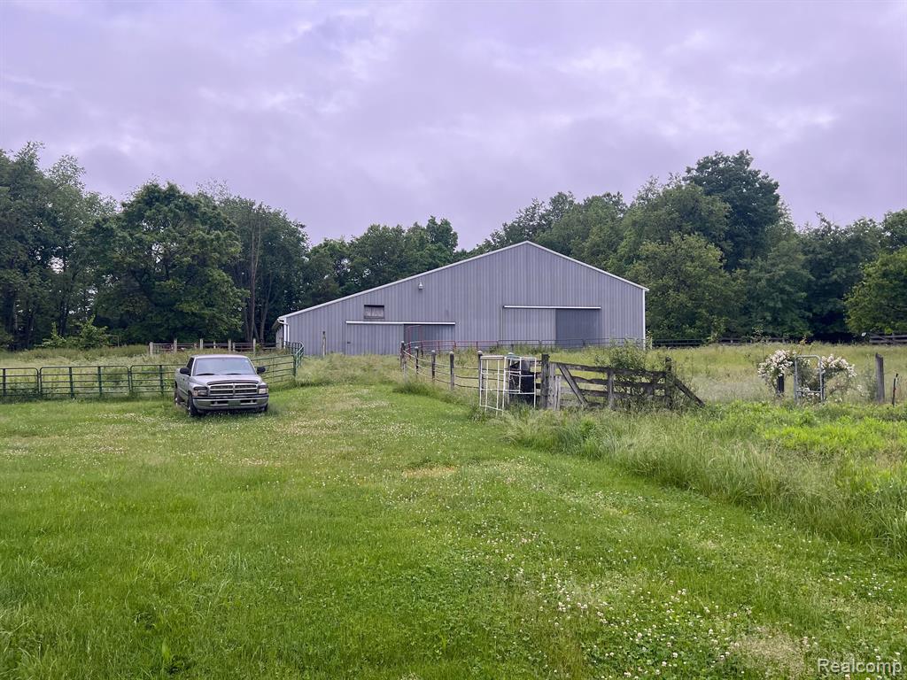 2651 Fenton Road Hartland, MI 48353 - Photo 8 of 23