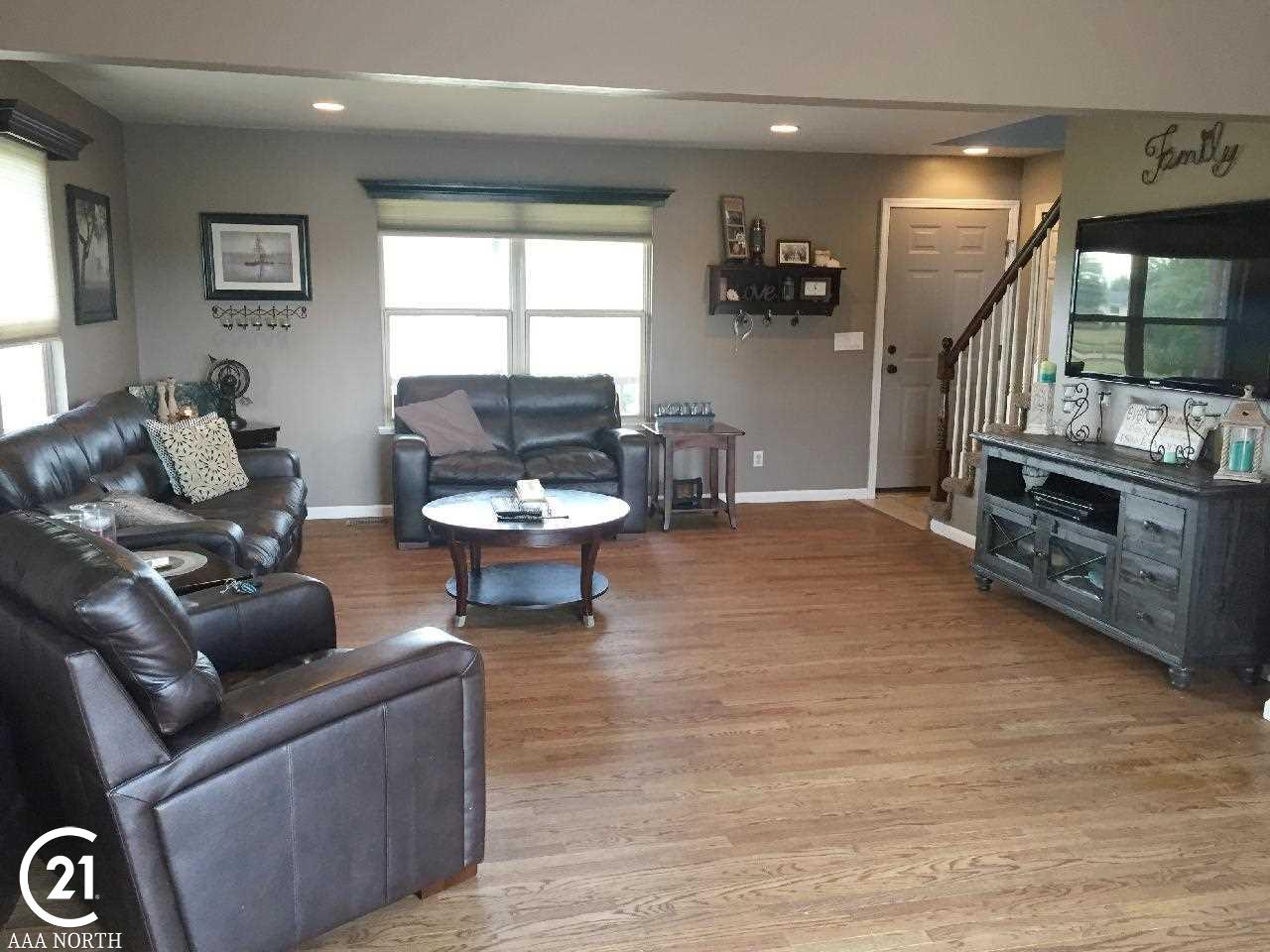 15724 Donald Road Capac, MI 48014 - Photo 15 of 48 great room