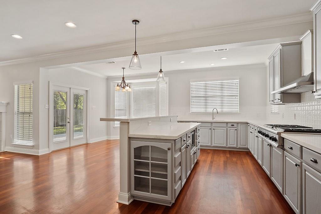 652 Rue Orleans Mandeville, LA 70471 - Photo 5 of 23 Gallery Image 5