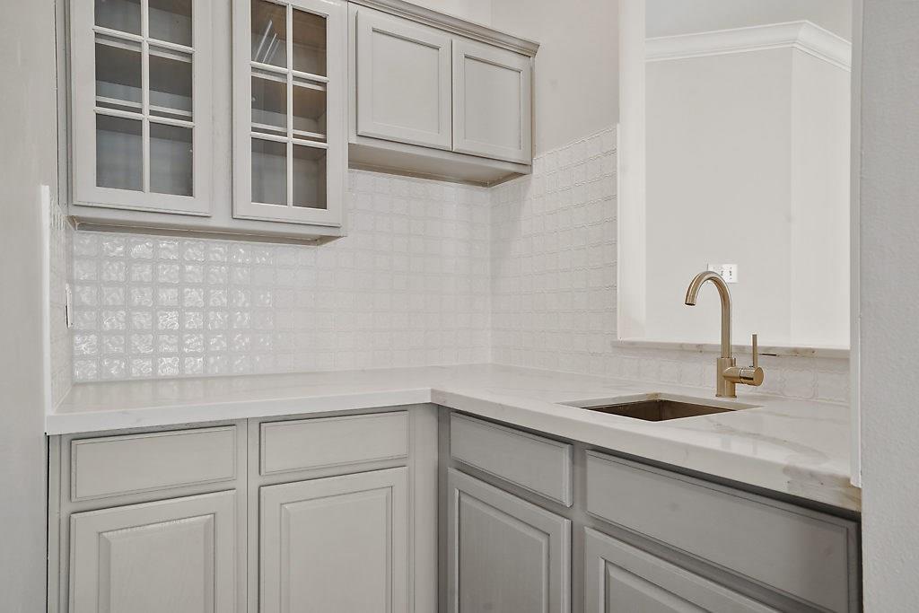 652 Rue Orleans Mandeville, LA 70471 - Photo 6 of 23 Gallery Image 6