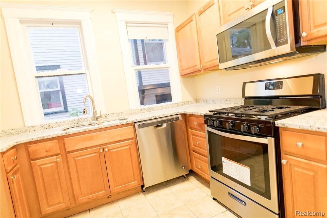 890 Edison Street Detroit, MI 48202 - Photo 9 of 16 4O6A9431.JPG