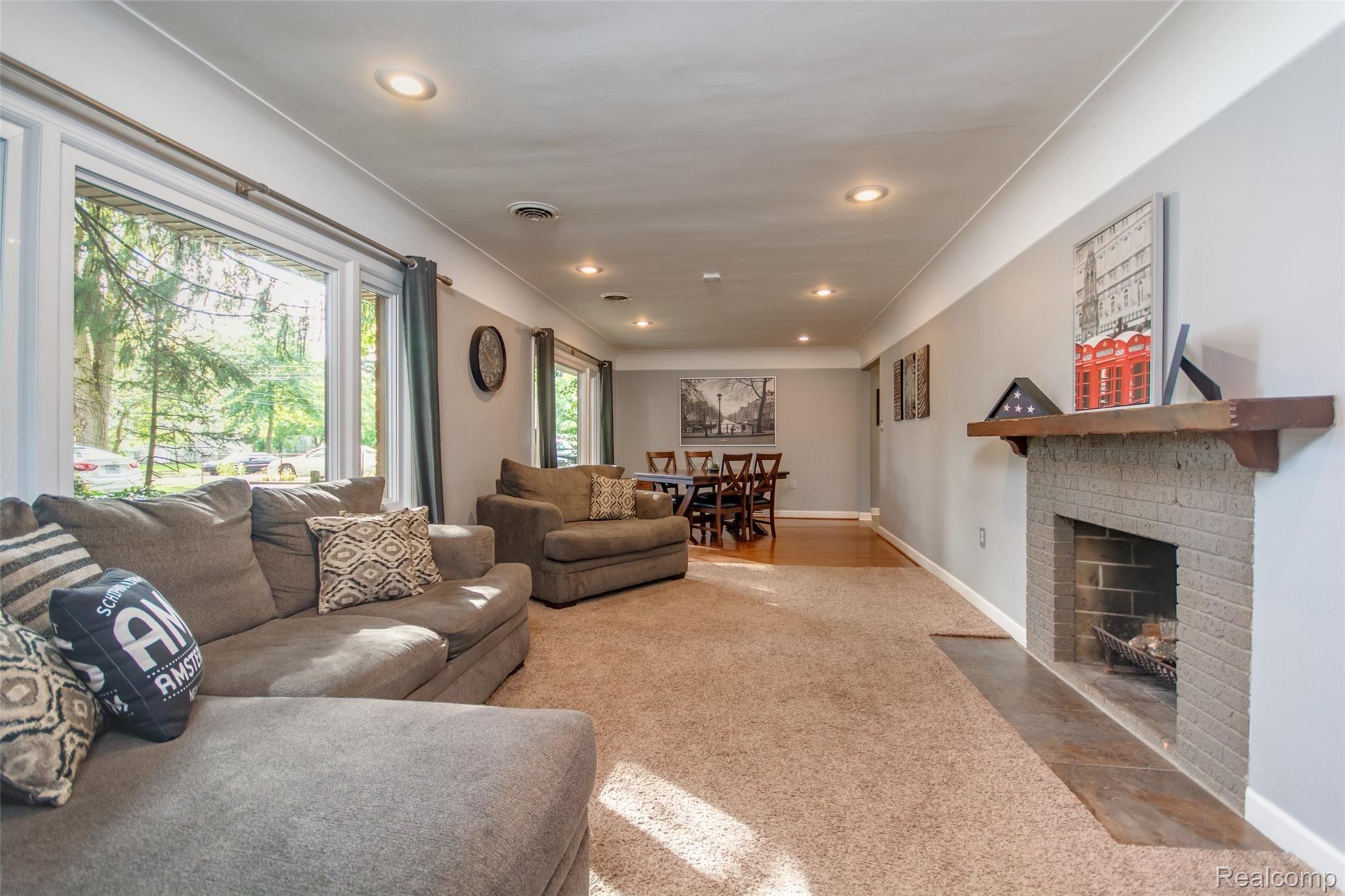 22921 Power Road Farmington, MI 48336 - Photo 6 of 40 DSC_1924enf.jpg